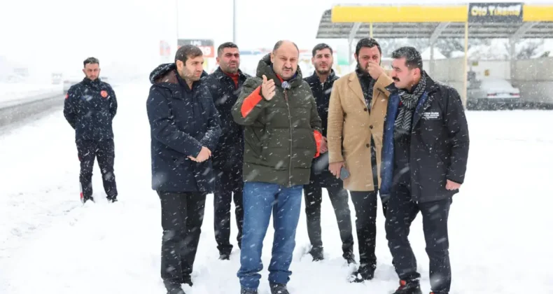 Şanlıurfa’da başkan Gülpınar karla mücadele çalışmalarını yerinde yönetti