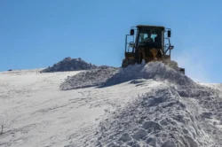 Van’da karla mücadele çalışmaları sürüyor