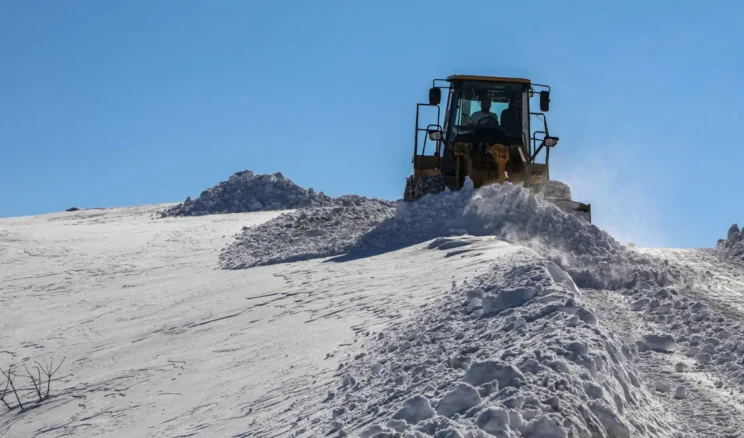 Van’da karla mücadele çalışmaları sürüyor