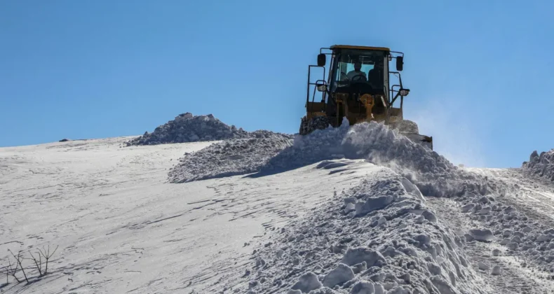 Van’da karla mücadele çalışmaları sürüyor