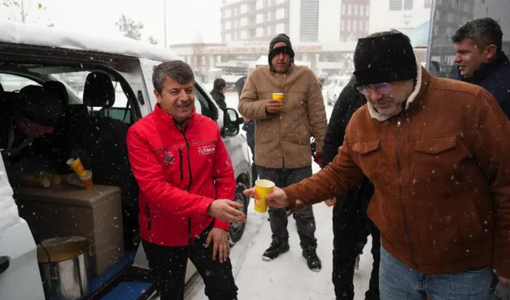Adıyaman’da kar yağışına sıcak çorba desteği