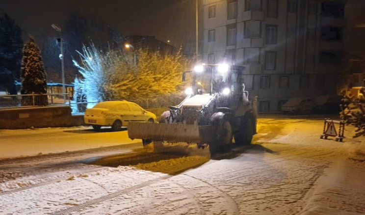 Bayburt’ta karla mücadele çalışması sürüyor