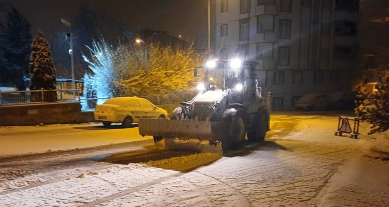 Bayburt’ta karla mücadele çalışması sürüyor
