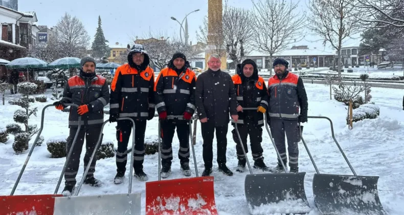 Çorum Belediyesi’nden hazır kıta kar mesaisi
