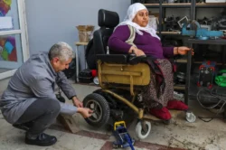 Diyarbakır’da tekerlekli sandalyeler ücretsiz tamir ediliyor