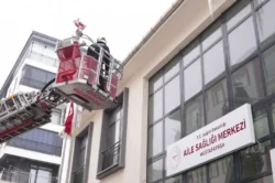 Elazığ’da risk oluşturan buz sarkıtları temizleniyor