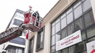 Elazığ’da risk oluşturan buz sarkıtları temizleniyor