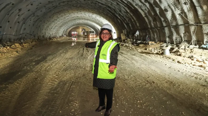 Gaziantep’te Dülük-OSB Tüneli hızla yükseliyor