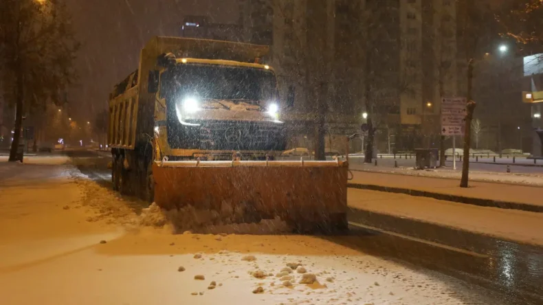 Gaziantep’te karla mücadele ekipleri sahada