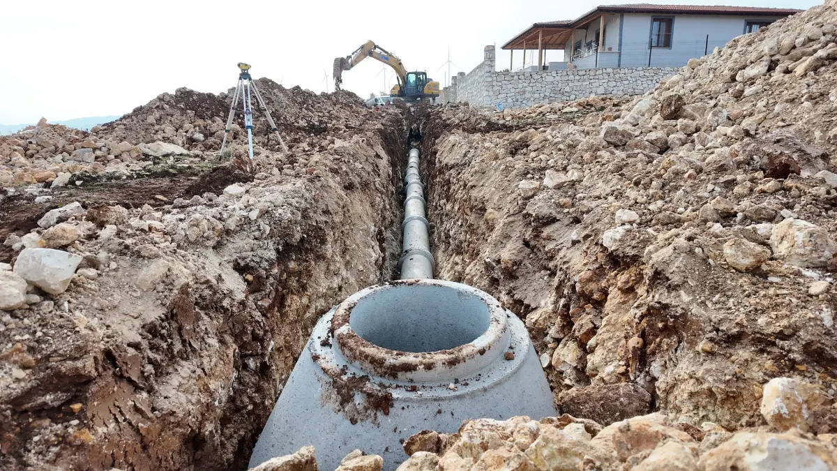 Hatay Büyükşehir Belediyesi (HBB), Yayladağı ilçesine bağlı Şenköy Mahallesi’nde altyapı