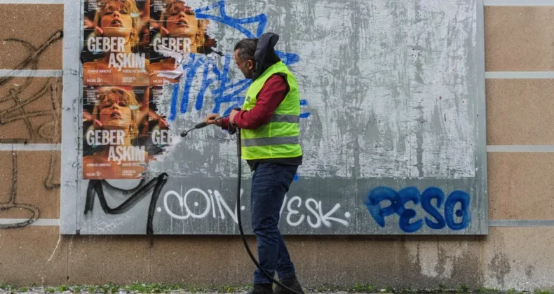 İzmir’de izinsiz ilan ve reklamlar kaldırılıyor: 1 milyonun üzerinde ceza
