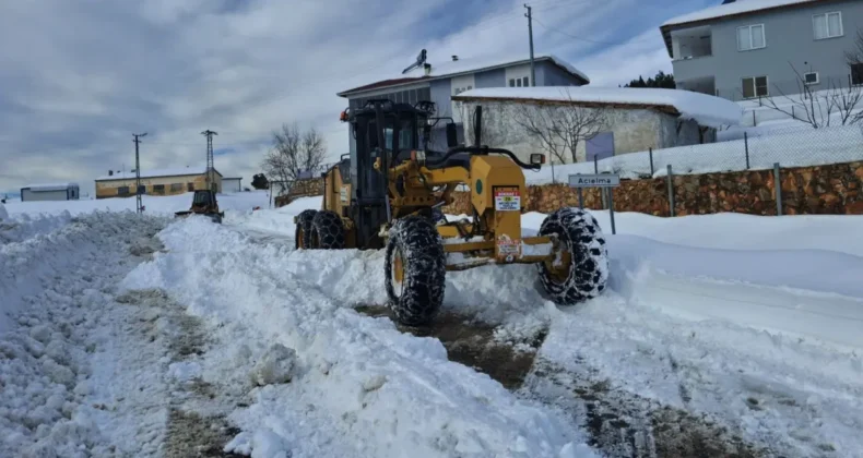 Kahramanmaraş kırsalında karla mücadele çalışmaları sürüyor