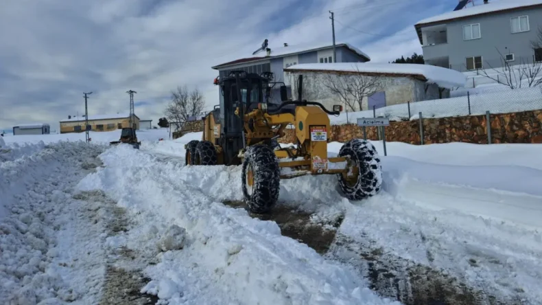 Kahramanmaraş kırsalında karla mücadele çalışmaları sürüyor