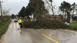 Kocaeli’de ekipler şiddetli lodosa karşı teyakkuzda