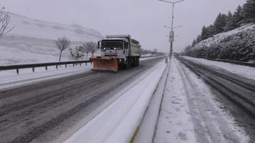 Mardin’de karla mücadelede yoğun mesai