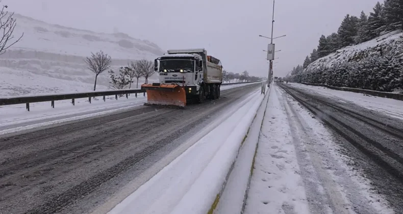 Mardin’de karla mücadelede yoğun mesai