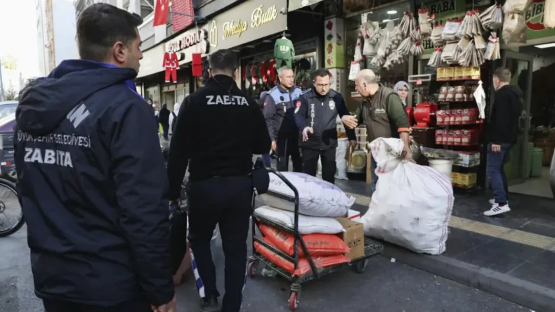 Mersin’de kaldırım işgaline sıkı denetim
