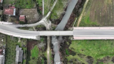 Sakarya Karapürçek depreme dayanıklı yeni köprüsüne kavuşuyor