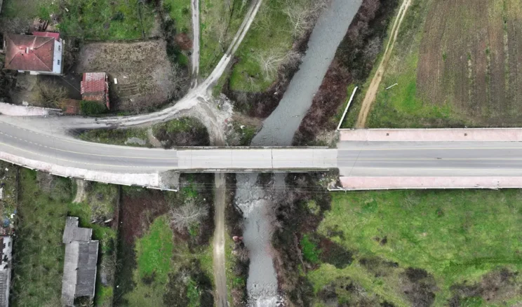 Sakarya Karapürçek depreme dayanıklı yeni köprüsüne kavuşuyor