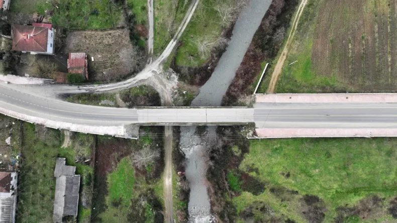 Sakarya Karapürçek depreme dayanıklı yeni köprüsüne kavuşuyor