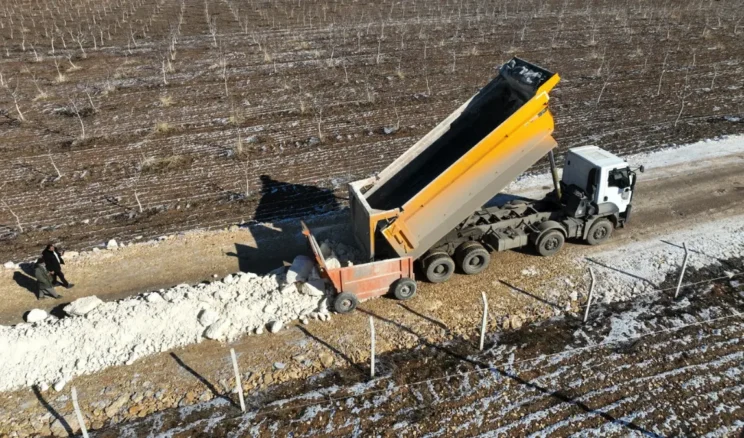 Şanlıurfa kırsalında yollar yenileniyor