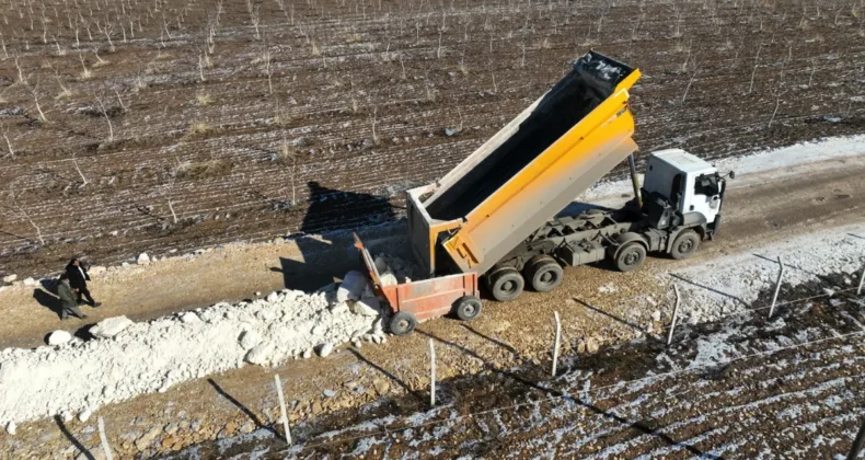Şanlıurfa kırsalında yollar yenileniyor