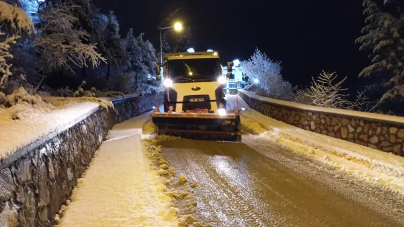 Tokat karla mücadelede tüm ekipleriyle sahada
