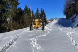 Trabzon Büyükşehir ekipleri karla mücadelede sahada
