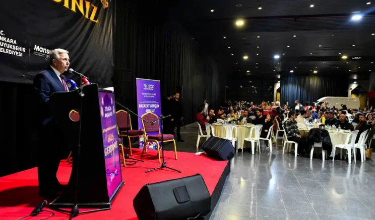 ABB Başkanı Mansur Yavaş, Ramazan’ın ilk iftarını gençlerle yaptı