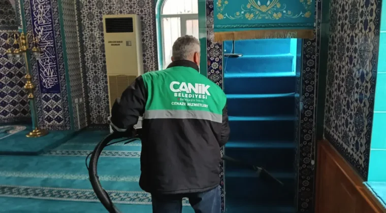 Canik Belediyesi’nden camilerde Ramazan temizliği