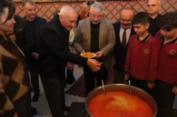 Çorum’da Çiğdem Aşı geleneği yaşatılıyor: Başkan Aşgın kazan başına geçti