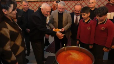 Çorum’da Çiğdem Aşı geleneği yaşatılıyor: Başkan Aşgın kazan başına geçti