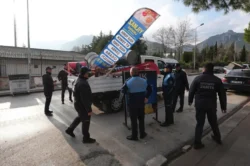 Denizli zabıtasından kaldırım işgallerine sıkı takip