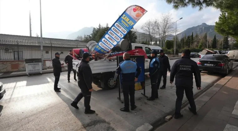 Denizli zabıtasından kaldırım işgallerine sıkı takip