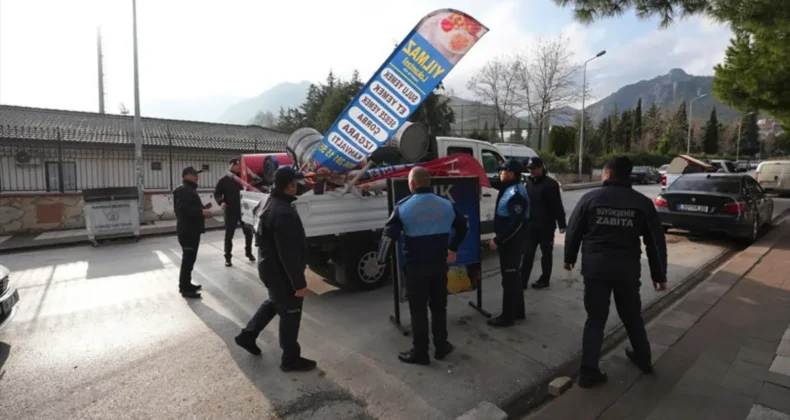 Denizli zabıtasından kaldırım işgallerine sıkı takip