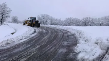 Diyarbakır’da karla mücadele çalışmaları sürüyor