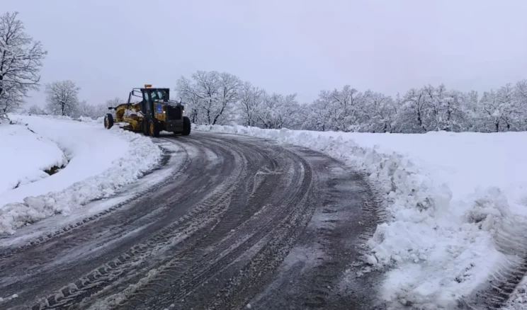 Diyarbakır’da karla mücadele çalışmaları sürüyor