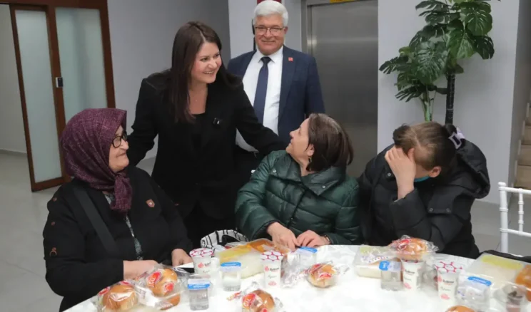 Başkan Gencan vatandaşlarla aynı sofrada buluştu