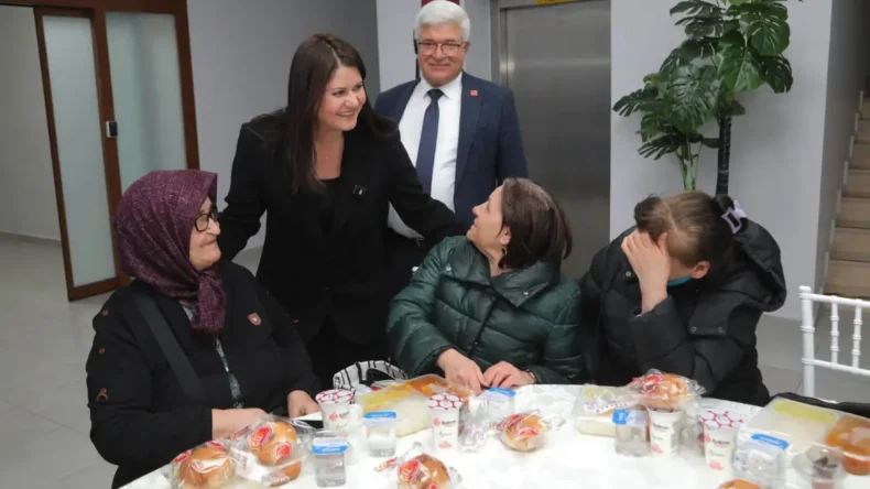 Başkan Gencan vatandaşlarla aynı sofrada buluştu