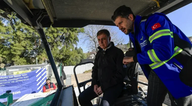 İzmir’de asfalt serim çalışmaları sürüyor: Başkan Tugay yerinde inceledi