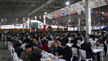 İzmir’de ilk iftar sofrası Gaziemir’de kuruldu