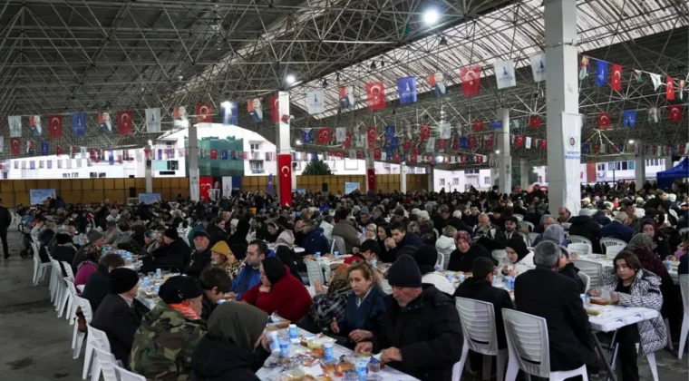 İzmir’de ilk iftar sofrası Gaziemir’de kuruldu