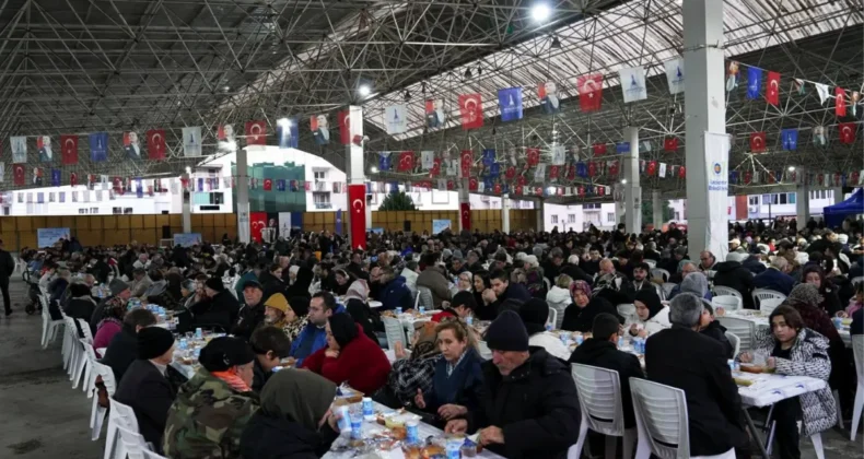İzmir’de ilk iftar sofrası Gaziemir’de kuruldu