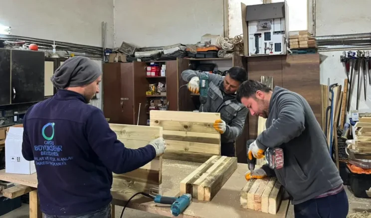 Ordu Büyükşehir park ve bahçe mobilyalarını kendi üretiyor