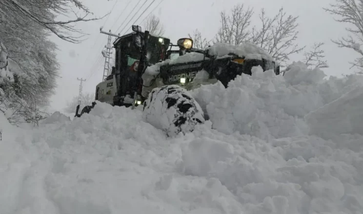 Ordu’da kar kalınlığı 2 metreye ulaştı