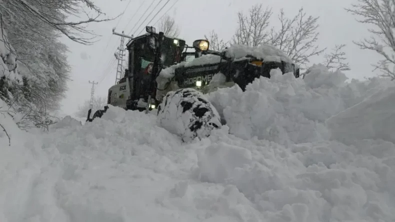 Ordu’da kar kalınlığı 2 metreye ulaştı