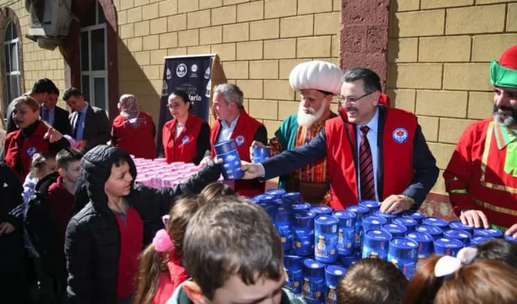 Başkan Genç çocukların tekne orucu sevincine ortak oldu