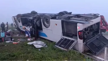 Adana’da otobüs kazası! 2 kişi öldü, 23 kişi de yaralandı