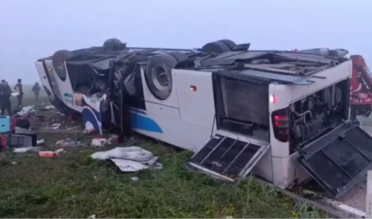 Adana’da otobüs kazası! 2 kişi öldü, 23 kişi de yaralandı