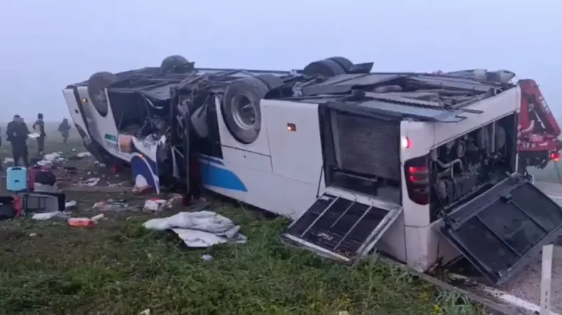 Adana’da otobüs kazası! 2 kişi öldü, 23 kişi de yaralandı